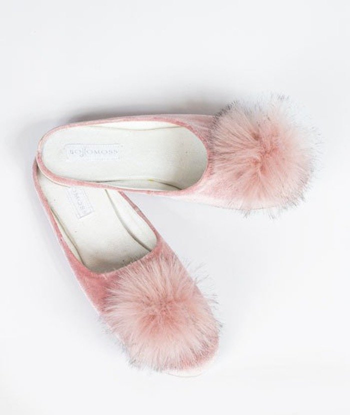 Buty z pomponem - różowe z welurowym wykończeniem