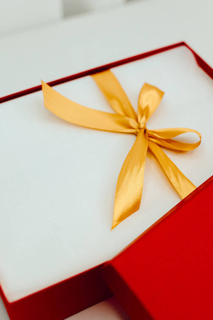 Pudełko prezentowe czerwone - ze złotym logiem Bohomoss