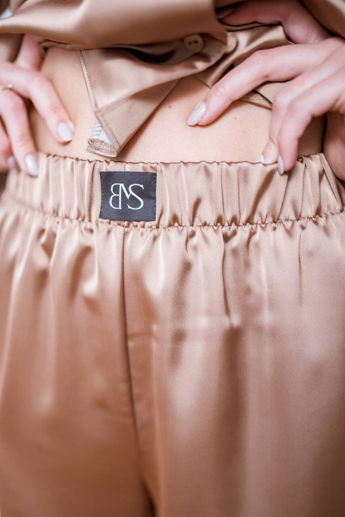 Spodnie Odette - klasyczne satynowe w kolorze złotym 