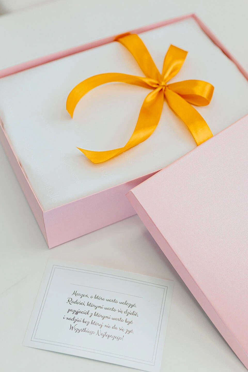 Pudełko prezentowe różowe - ze złotym logiem Bohomoss
