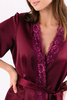 Szlafrok damski Ruby - satynowy bordowy z koronką i wiązaniem w pasie