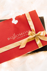 Pudełko prezentowe czerwone - ze złotym logiem Bohomoss