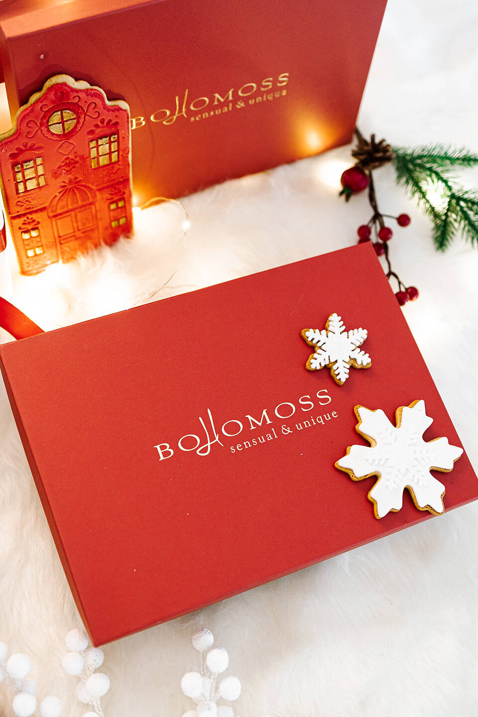 Pudełko prezentowe czerwone - ze złotym logiem Bohomoss