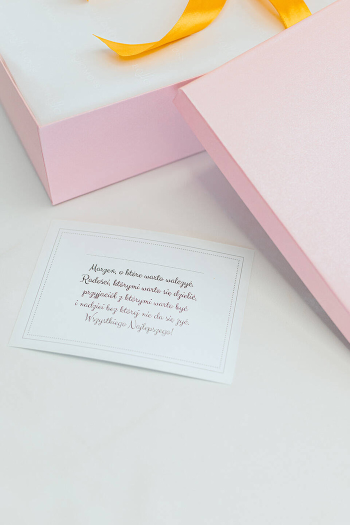 Pudełko prezentowe różowe duże  - ze złotym logiem Bohomoss