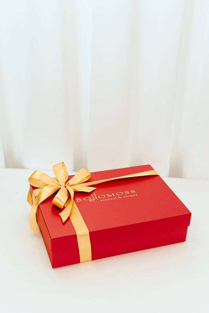 Pudełko prezentowe czerwone - ze złotym logiem Bohomoss