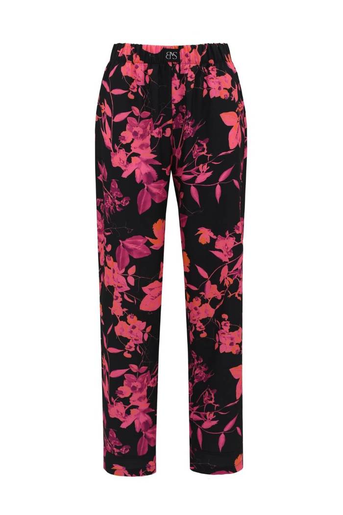 Spodnie damskie  LETISSIA -  długie spodnie w różowe kwiaty na czarnym tle