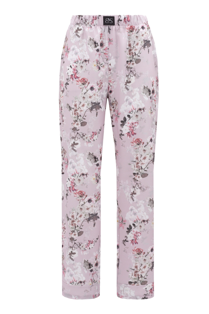 Spodnie damskie  MADLEN -  długie spodnie w kolorowe kwiaty na wrzosowym tle