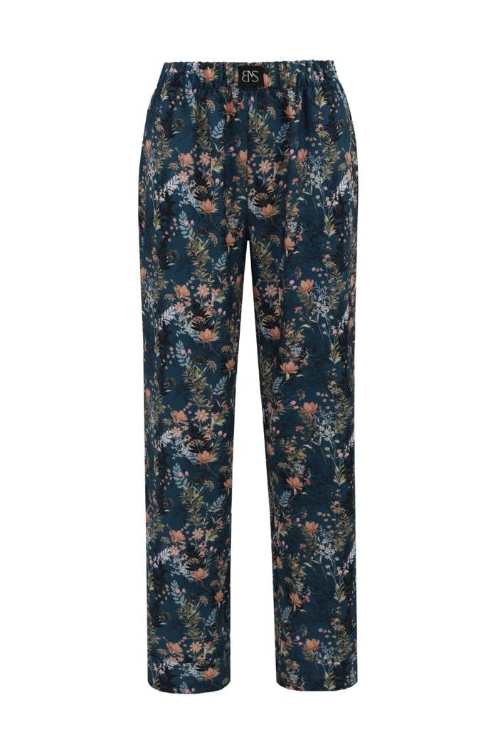 Spodnie damskie  MILA -  długie spodnie w kolorowe kwiaty na zielonym tle